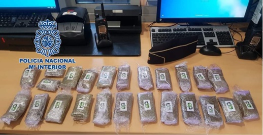 توقيف شخص بمليلية حاول تهريب كمية من الحشيش بطريقة مثيرة توقيف شخص بمليلية حاول تهريب كمية من الحشيش بطريقة مثيرة