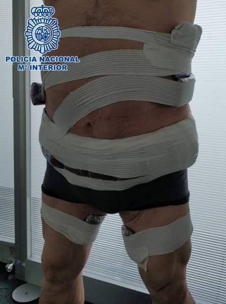 توقيف شخص بمليلية حاول تهريب كمية من الحشيش بطريقة مثيرة توقيف شخص بمليلية حاول تهريب كمية من الحشيش بطريقة مثيرة