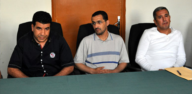 مكونات فريق حسنية الناظور لكرة القدم تستنكر لامبالات الجهات المسؤولة قبل خوضه لمباراة السد بالحسيمة مكونات فريق حسنية الناظور لكرة القدم تستنكر لامبالات الجهات المسؤولة قبل خوضه لمباراة السد بالحسيمة