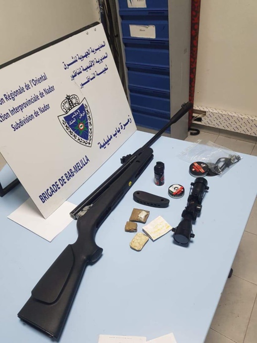 غريب.. توقيف مهاجر حاول إدخال بندقية إلى الناظور باستعمال الطلاسم والسحر غريب.. توقيف مهاجر حاول إدخال بندقية إلى الناظور باستعمال الطلاسم والسحر