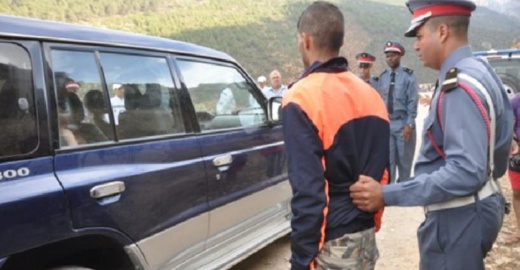 الدرك الملكي بسلوان يوقف مروجا للمخدرات في مركز المدينة الدرك الملكي بسلوان يوقف مروجا للمخدرات في مركز المدينة