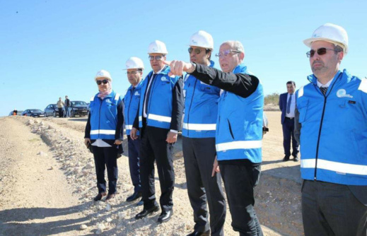 وزير التجهيز وعامل الاقليم يطلعان بإعزانن على تقدم أشغال ميناء الناظور غرب المتوسط وزير التجهيز وعامل الاقليم يطلعان بإعزانن على تقدم أشغال ميناء الناظور غرب المتوسط