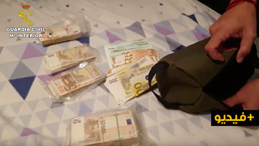 شاهدوا.. تفكيك شبكة تنشط في تهريب الحشيش من سواحل الشمال إلى إسبانيا شاهدوا.. تفكيك شبكة تنشط في تهريب الحشيش من سواحل الشمال إلى إسبانيا