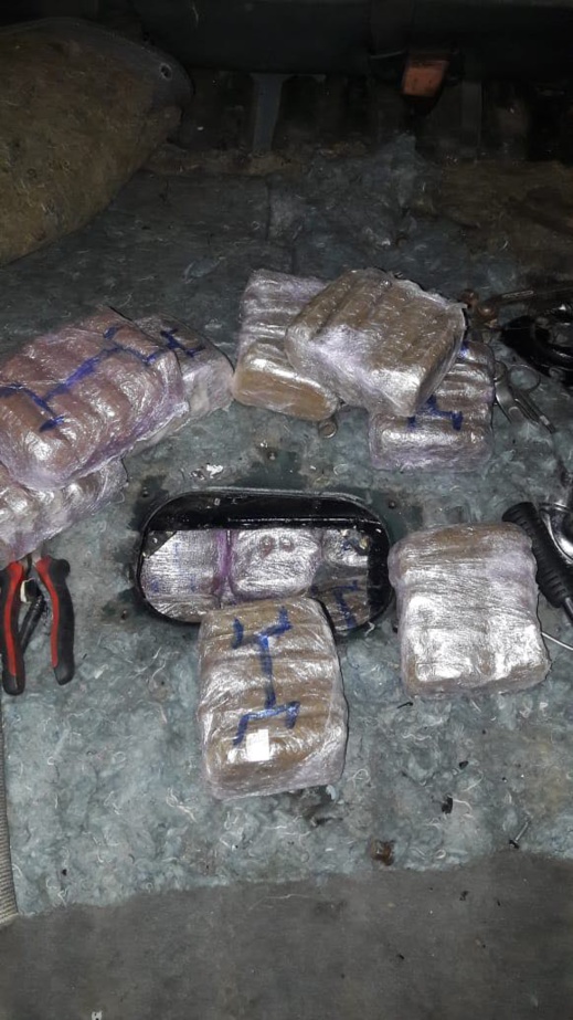 جمارك فرخانة تحبط عملية تهريب 40 كيلوغرام من الحشيش على متن سيارة اسبانية جمارك فرخانة تحبط عملية تهريب 40 كيلوغرام من الحشيش على متن سيارة اسبانية