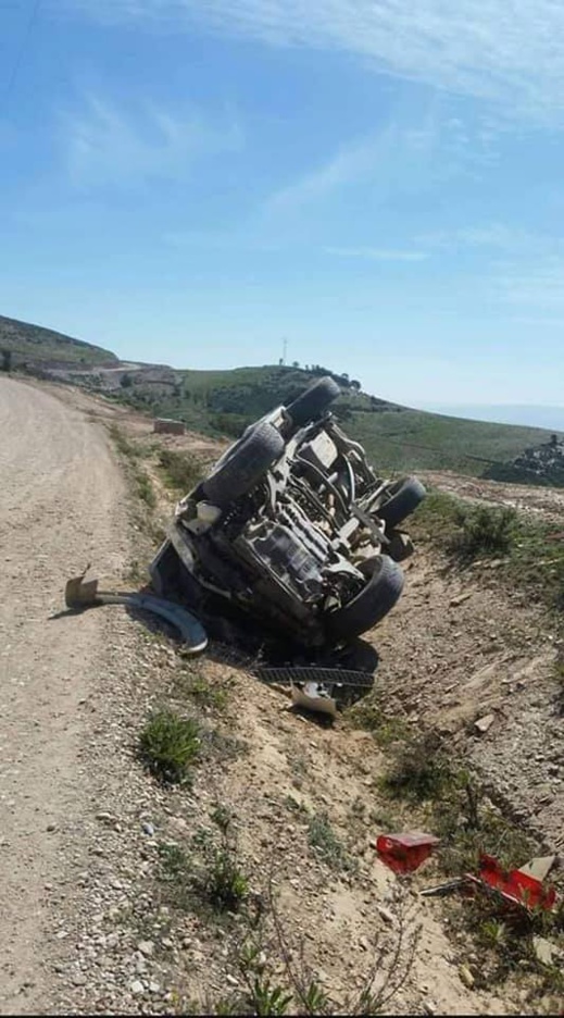 شاهدوا .. إنقلاب سيارة إسعاف تابعة لجماعة الكبداني شاهدوا .. إنقلاب سيارة إسعاف تابعة لجماعة الكبداني