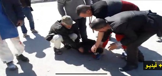 غريب بالفيديو.. ذبح "عتروس" أسود وسط أحفير من أجل "طرد النحس" وتنمية المدينة غريب بالفيديو.. ذبح "عتروس" أسود وسط أحفير من أجل "طرد النحس" وتنمية المدينة