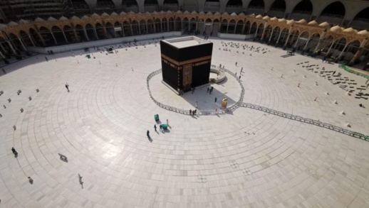 اعادة فتح الحرمين بعد عملية تعقيمهما