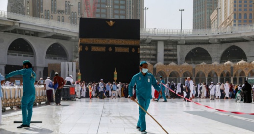 اعادة فتح الحرمين بعد عملية تعقيمهما