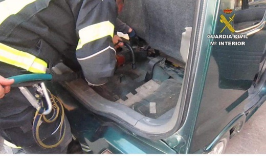 توقيف مغربي حاول تهجير مواطن من جنوب الصحراء عن طريق إخفائه في سيارته توقيف مغربي حاول تهجير مواطن من جنوب الصحراء عن طريق إخفائه في سيارته