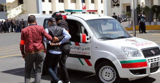 اعتقال بائع متجول أرعب المواطنين في سوق أسبوعي بإعلانه عبر مكبر الصوت إنتشار كورونا اعتقال بائع متجول أرعب المواطنين في سوق أسبوعي بإعلانه عبر مكبر الصوت إنتشار كورونا