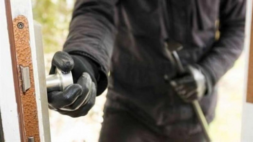 اللصوص يستغلون كورونا.. ناظوريون بمليلية يطالبون السلطات بحماية منازلهم بعد تعرض بعضها للسرقة اللصوص يستغلون كورونا.. ناظوريون بمليلية يطالبون السلطات بحماية منازلهم بعد تعرض بعضها للسرقة