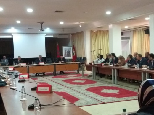 عامل الناظور يترأس إجتماعا إستثنائيا حول مستجدات فيروس "كورونا" وتأكيد بإبقاء الأسواق الأسبوعية مفتوحة عامل الناظور يترأس إجتماعا إستثنائيا حول مستجدات فيروس "كورونا" وتأكيد بإبقاء الأسواق الأسبوعية مفتوحة