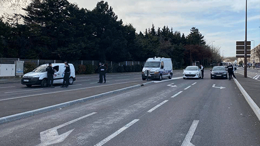 بالصور.. فرنسا تشرع في فرض حظر التجول وقوى الأمن تتدخل لمراقبة تنفيذه بالصور.. فرنسا تشرع في فرض حظر التجول وقوى الأمن تتدخل لمراقبة تنفيذه