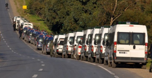 السلطات تفرض "العزلة الصحية" وحظر التجوال على المواطنين للوقاية من وباء كورونا السلطات تفرض "العزلة الصحية" وحظر التجوال على المواطنين للوقاية من وباء كورونا