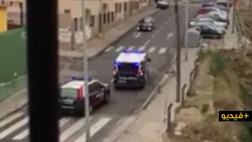 شاهدوا.. الشرطة الإسبانية تخاطب المواطنين بالريفية وتحثهم على البقاء في المنازل شاهدوا.. الشرطة الإسبانية تخاطب المواطنين بالريفية وتحثهم على البقاء في المنازل