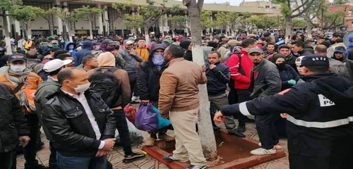 رغم إجراءات حالة الطوارئ الصحية.. مواطنون يتجمعون بشكل مكثف وسط أحياء ومراكز جماعات بالناظور