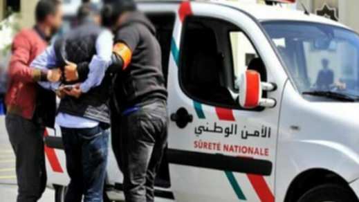 توقيف شخصين يشتبه تورطهما في عرقلة تنفيذ تدابير وقائية صحية والتحريض على التجمهر والعصيان توقيف شخصين يشتبه تورطهما في عرقلة تنفيذ تدابير وقائية صحية والتحريض على التجمهر والعصيان