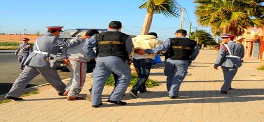 الدرك الملكي يُفشل محاولة اقتحام مسجد بالقوة من طرف 3 أشخاص للصلاة داخله الدرك الملكي يُفشل محاولة اقتحام مسجد بالقوة من طرف 3 أشخاص للصلاة داخله