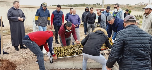 تشييع جنازة الزميل "حمادي مرسق" في جو استثنائي بمقبرة الناظور تشييع جنازة الزميل "حمادي مرسق" في جو استثنائي بمقبرة الناظور