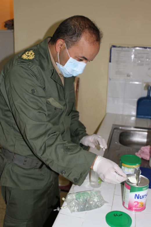 بالصور.. باشا العروي يثير إعجاب الكثيرين بموقف إنساني بعد إعداده الطعام لرضعيْ أمّ متشردة أثناء الطوارئ بالصور.. باشا العروي يثير إعجاب الكثيرين بموقف إنساني بعد إعداده الطعام لرضعيْ أمّ متشردة أثناء الطوارئ