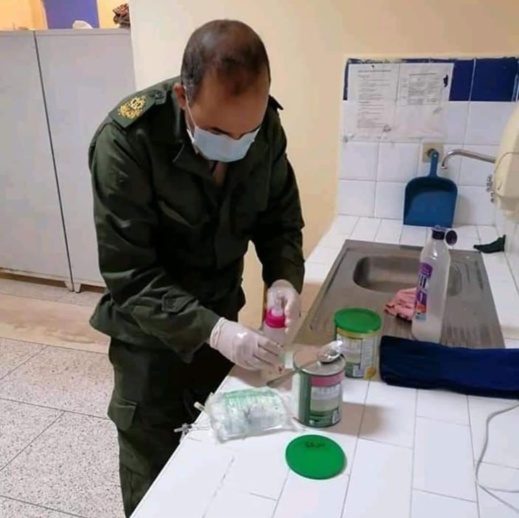 بالصور.. باشا العروي يثير إعجاب الكثيرين بموقف إنساني بعد إعداده الطعام لرضعيْ أمّ متشردة أثناء الطوارئ