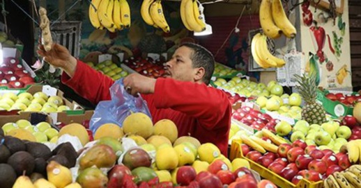 كورونا فيروس.. عملية تزويد السوق الوطني بكل أنواع الفواكه تمر في ظروف عادية
