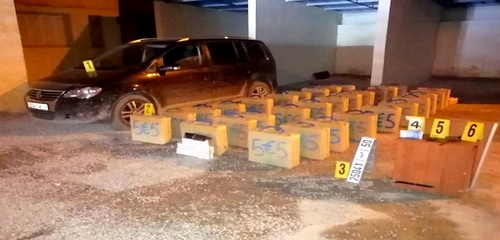 الدريوش.. عناصر الدرك الملكي ببودينار تحجز سيارة محملة بحوالي طن من مخدر الشيرا الدريوش.. عناصر الدرك الملكي ببودينار تحجز سيارة محملة بحوالي طن من مخدر الشيرا