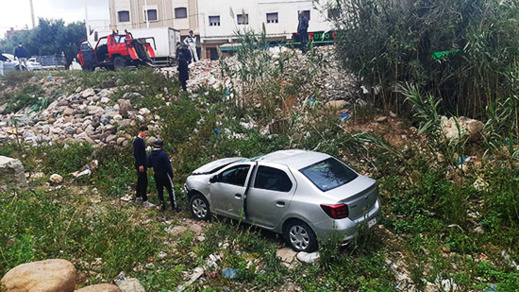بالصور.. إنقلاب سيارة بجماعة بني بويفرور في حادثة سير خطيرة 