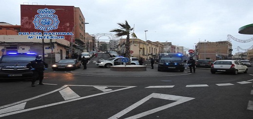 اعتقال 22 شخص بمليلية بسبب خرق إجراءات الحظر والشرطة تعلن إصابة فردين من عناصرها اعتقال 22 شخص بمليلية بسبب خرق إجراءات الحظر والشرطة تعلن إصابة فردين من عناصرها