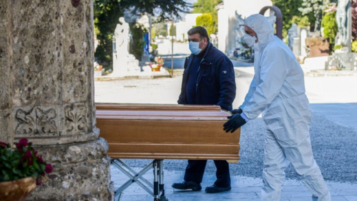 قنصلية ميلانو تؤكد دفن جميع المغاربة المتوفين بسبب "كورونا" في إيطاليا بمقابر إسلامية قنصلية ميلانو تؤكد دفن جميع المغاربة المتوفين بسبب "كورونا" في إيطاليا بمقابر إسلامية