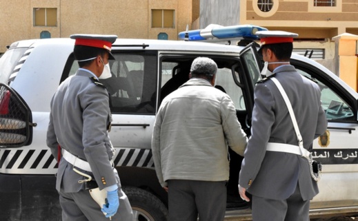 بقا فداركم.. عناصر الدرك الملكي بالدريوش تضرب بقوة وتعتقل عشرات المخالفين لحالة الطوارئ الصحية