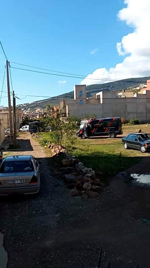 شـاهدوا بالفيديو.. الشرطة توقف مروجين للمخدرات ضمنهم مبحوث عنه في حادث اطلاق النار ببني انصار