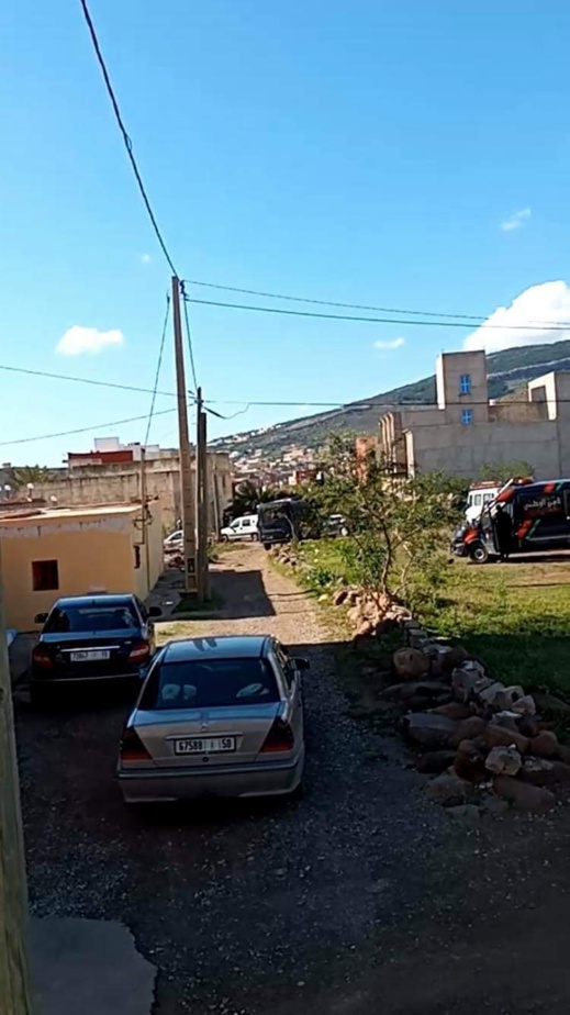 شـاهدوا بالفيديو.. الشرطة توقف مروجين للمخدرات ضمنهم مبحوث عنه في حادث اطلاق النار ببني انصار