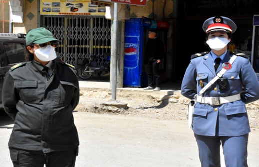 شاهدوا.. قايدات ونساء الدرك الملكي يساهمن في تحسيس المواطنين وتنزيل حالة الطوارئ الصحية بالدريوش شاهدوا.. قايدات ونساء الدرك الملكي يساهمن في تحسيس المواطنين وتنزيل حالة الطوارئ الصحية بالدريوش