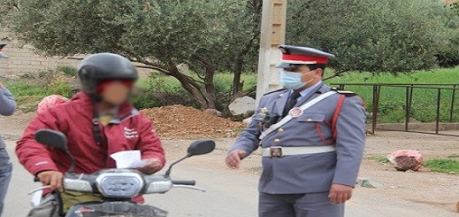 إيقاف ثلاثة أشخاص بعد خرقهم قانون الطوارئ وحجز سيارة أحدهم بأركمان إيقاف ثلاثة أشخاص بعد خرقهم قانون الطوارئ وحجز سيارة أحدهم بأركمان