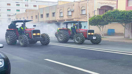 آليات جهة الشرق تساهم في تعقيم أحياء وشوارع جماعة العروي 
