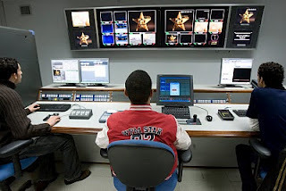 موظفو "الهاكا" يتعلمون الأمازيغية موظفو "الهاكا" يتعلمون الأمازيغية