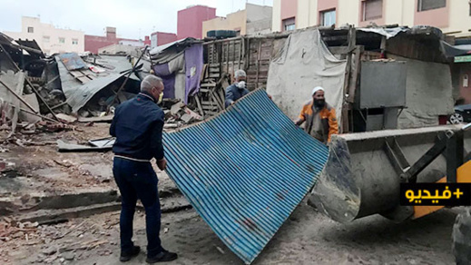 شاهدوا.. بني نصار.. إنهاء سوق عشوائي للمتلاشيات كان نقطة سوداء وسط المدينة شاهدوا.. بني نصار.. إنهاء سوق عشوائي للمتلاشيات كان نقطة سوداء وسط المدينة