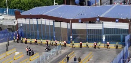 حاكم مليلية يضع ملف المغاربة العالقين على طاولة رئيس الحكومة الاسبانية حاكم مليلية يضع ملف المغاربة العالقين على طاولة رئيس الحكومة الاسبانية