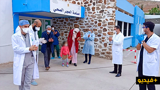 شاهدوا.. ثلاثة مرضى بكورونا يغادرون قسم الحجر الصحي بالناظور بعد تماثلهم للشفاء شاهدوا.. ثلاثة مرضى بكورونا يغادرون قسم الحجر الصحي بالناظور بعد تماثلهم للشفاء