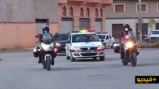 شاهدوا.. مواطنون يستقبلون جولات الشرطة في أحياء الناظور بالتصفيق وترديد النشيد الوطني شاهدوا.. مواطنون يستقبلون جولات الشرطة في أحياء الناظور بالتصفيق وترديد النشيد الوطني