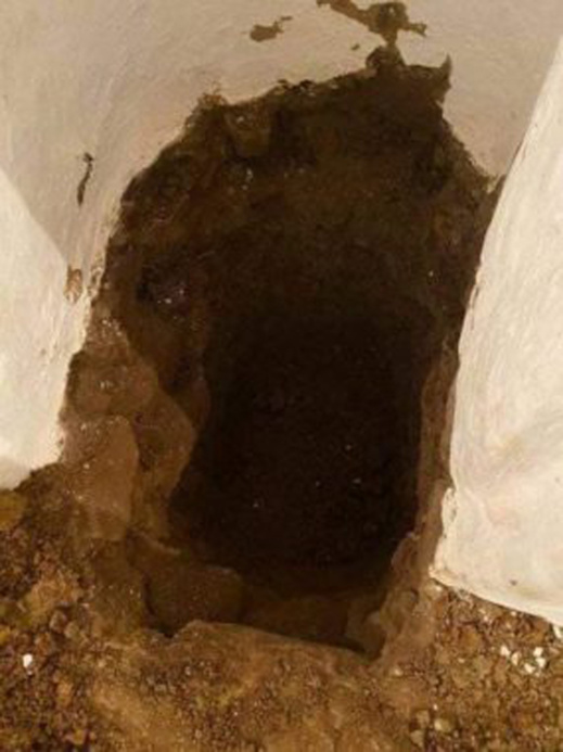 مثير وبالصور.. مجهولون يدنسون مسجدا ويخربون محرابه بحثا عن الكنوز مثير وبالصور.. مجهولون يدنسون مسجدا ويخربون محرابه بحثا عن الكنوز