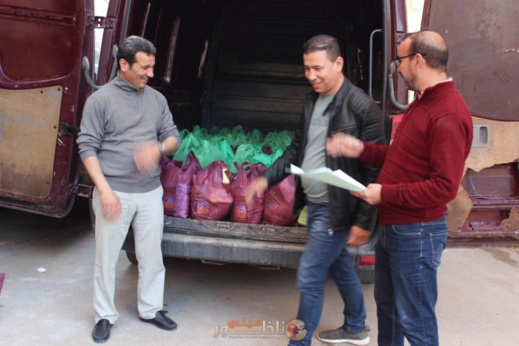 جمعية التنمية المباركة توزع 3000 قفة بسلوان والناظور منذ بداية حالة الطوارئ جمعية التنمية المباركة توزع 3000 قفة بسلوان والناظور منذ بداية حالة الطوارئ