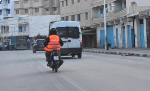 بالفيديو.. سلطات مدينة بن الطيب تواصل حملات الاعتقال المخالفة لقانون الطوارئ بعد الساعة السادسة مساءا بالفيديو.. سلطات مدينة بن الطيب تواصل حملات الاعتقال المخالفة لقانون الطوارئ بعد الساعة السادسة مساءا