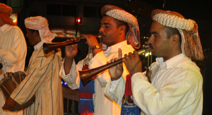 إيقاعات الركادة تلهب سماء الحسيمة في مهرجان أنموكار إيقاعات الركادة تلهب سماء الحسيمة في مهرجان أنموكار