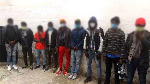 الدريوش.. تفكيك شبكة للهجرة السرية وتوقيف 9 مهاجرين سريين قدموا من الدار البيضاء بسد للمراقبة الدريوش.. تفكيك شبكة للهجرة السرية وتوقيف 9 مهاجرين سريين قدموا من الدار البيضاء بسد للمراقبة