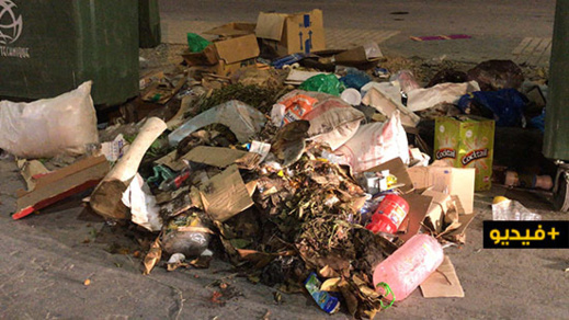 إضراب عمال شركة "كازا تكنيك" للنظافة يوم فاتح ماي يحول شوارع الناظور إلى أكوام من الأزبال إضراب عمال شركة "كازا تكنيك" للنظافة يوم فاتح ماي يحول شوارع الناظور إلى أكوام من الأزبال