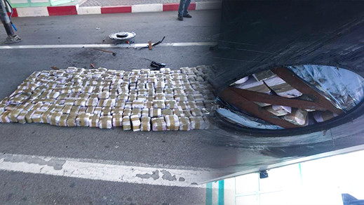 جمارك الناظور تحبط محاولة سائق تركي تهريب 230 كلغ من "الحشيش" على متن ناقلة هولندية جمارك الناظور تحبط محاولة سائق تركي تهريب 230 كلغ من "الحشيش" على متن ناقلة هولندية