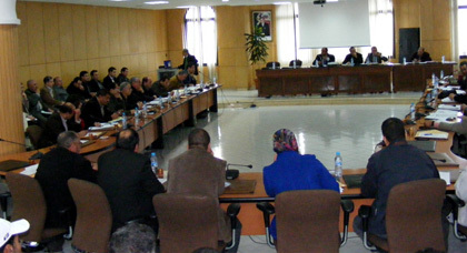 أعضاء ببلدية الحسيمة يقاطعون دورة المجلس لشهر يوليوز الى غاية تلبية مطالبهم المشروعة أعضاء ببلدية الحسيمة يقاطعون دورة المجلس لشهر يوليوز الى غاية تلبية مطالبهم المشروعة