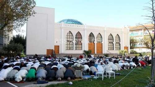 إتحاد مساجد فرنسا يدعو مسلمي البلاد الى الإحتفال بعيد الفطر في بيوتهم ومع أسرهم